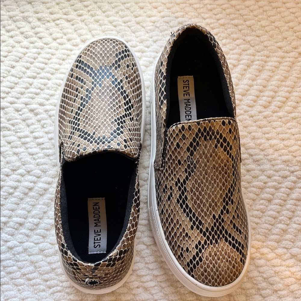 Steve Madden Brown Tan Snake Pattern Slip-Ons